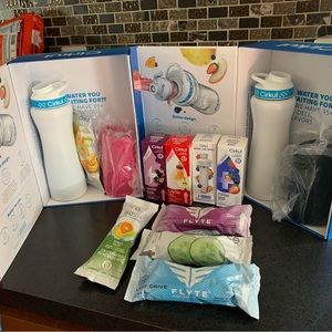 2  brand new 22 ounce stainless steel Cirkul bottles